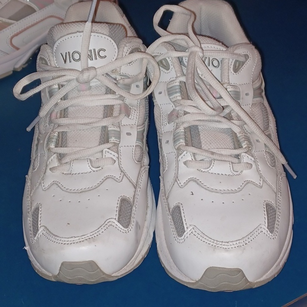 Vionic white/pink Sneakers walking Tennis Shoes Size 11